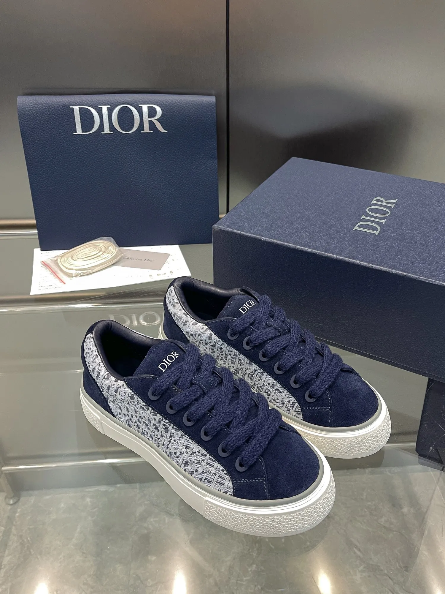 👟👟Ex-factory price 600👟👟 Dior 2023 autumn and winter haute couture series new CD jelly color couple flat casual shoes Dior Size: Female size 35-42 (41.42 customized, non-refundable) / Male size 38-46 (38.46 customized, non-refundable)